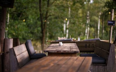 Gezellige kleine tuin: zo maak je een kleine buitenruimte warm en uitnodigend